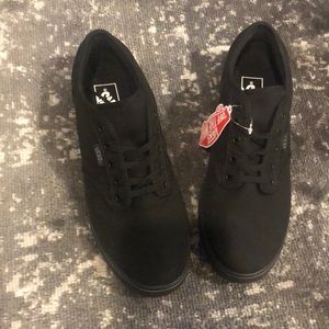 BLACK/BLACK VANS NEVER WORN SIZE 9